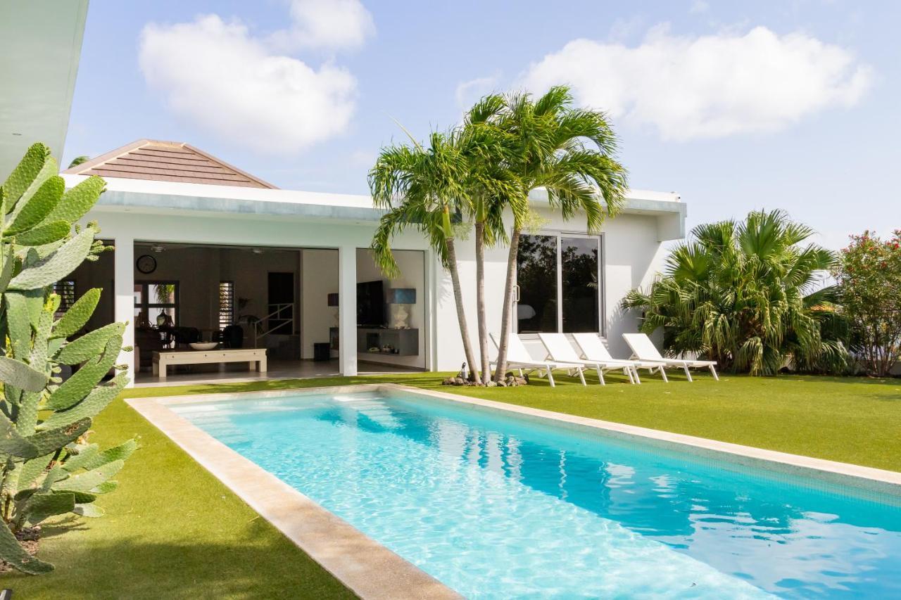 Stylish 4 Bedroom Modern Villa Design, Walking Distance From The Beach Jan Thiel Buitenkant foto