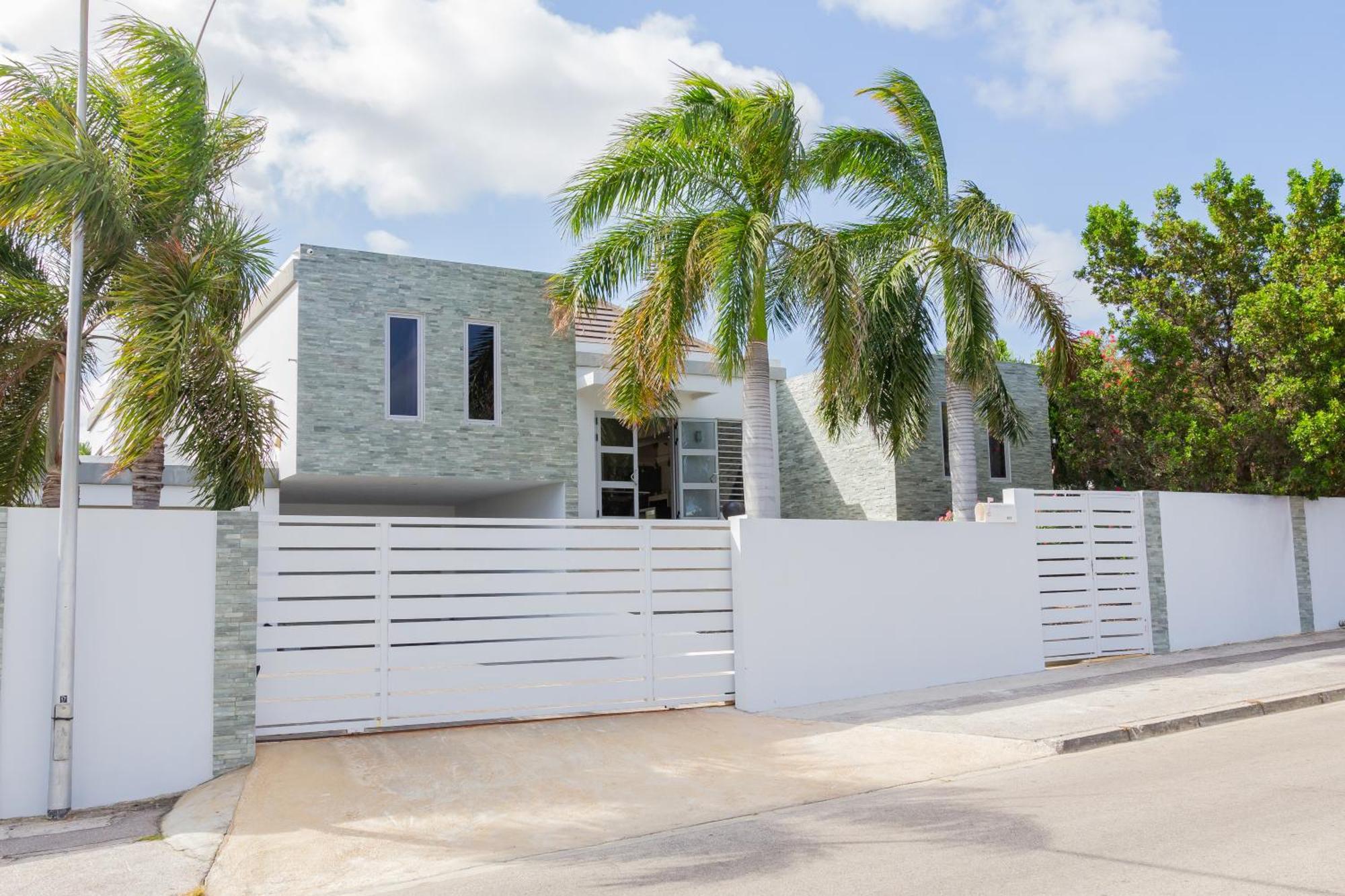 Stylish 4 Bedroom Modern Villa Design, Walking Distance From The Beach Jan Thiel Buitenkant foto