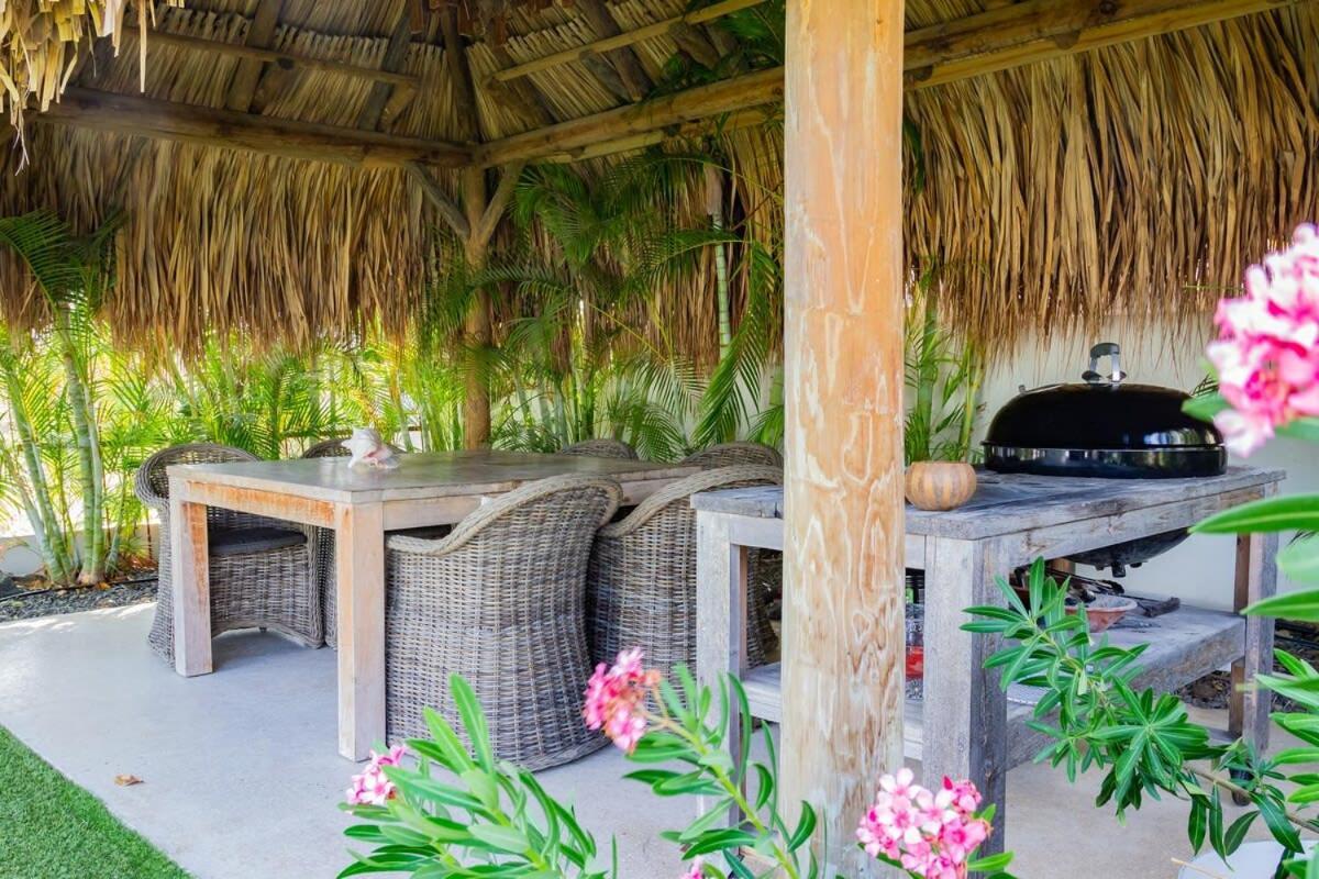 Stylish 4 Bedroom Modern Villa Design, Walking Distance From The Beach Jan Thiel Buitenkant foto