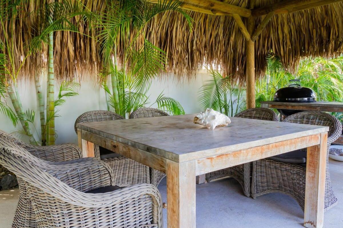 Stylish 4 Bedroom Modern Villa Design, Walking Distance From The Beach Jan Thiel Buitenkant foto