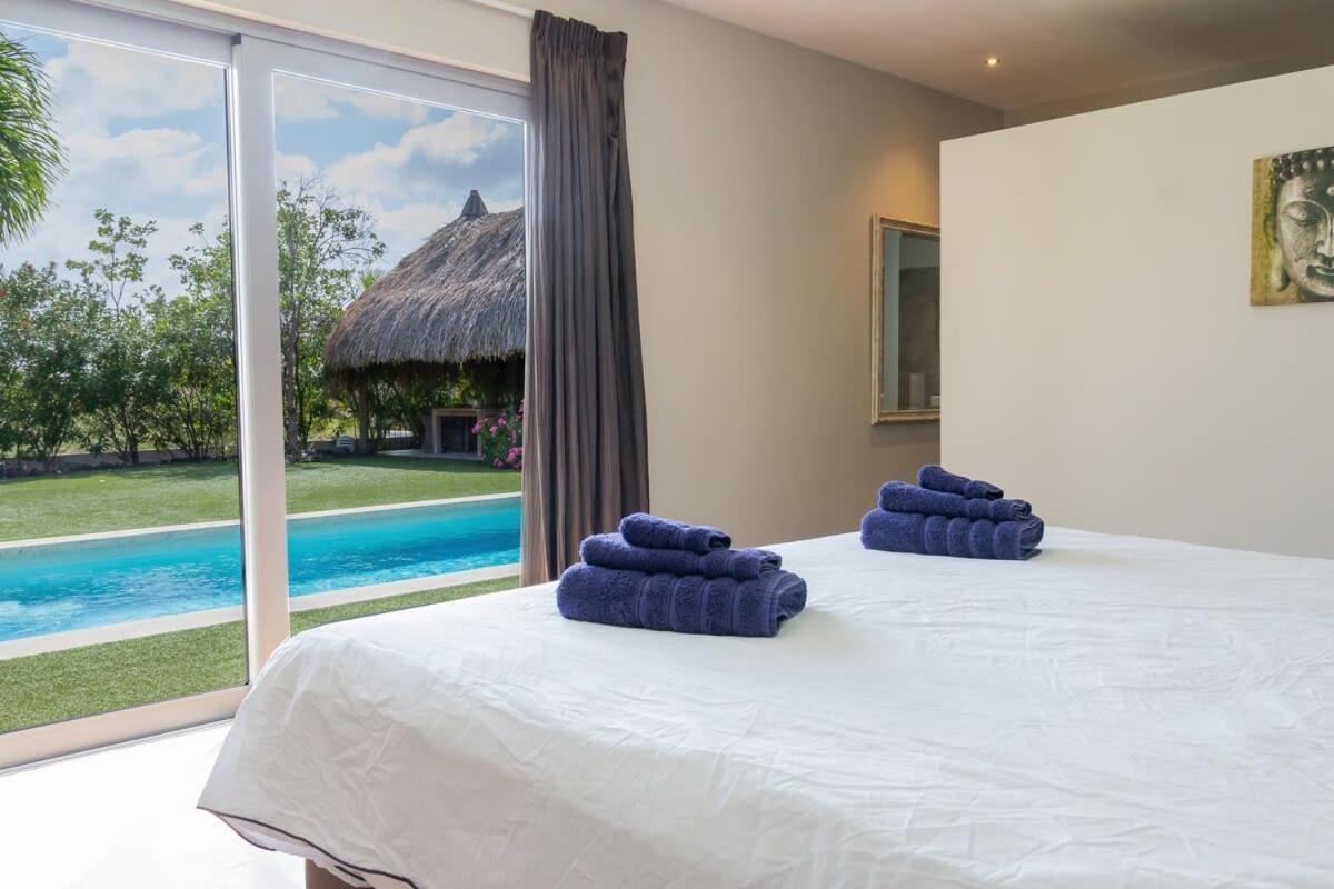 Stylish 4 Bedroom Modern Villa Design, Walking Distance From The Beach Jan Thiel Buitenkant foto