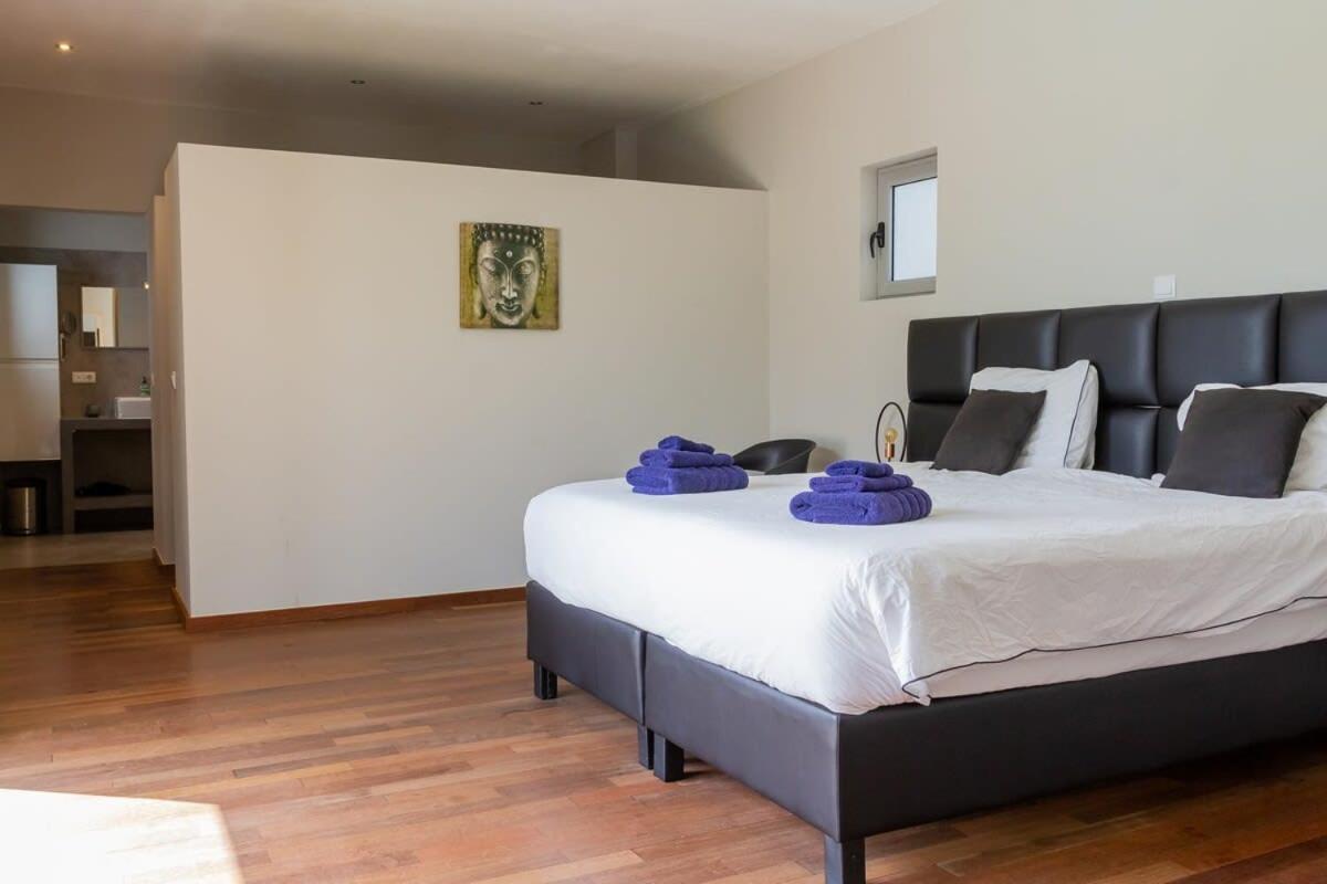 Stylish 4 Bedroom Modern Villa Design, Walking Distance From The Beach Jan Thiel Buitenkant foto