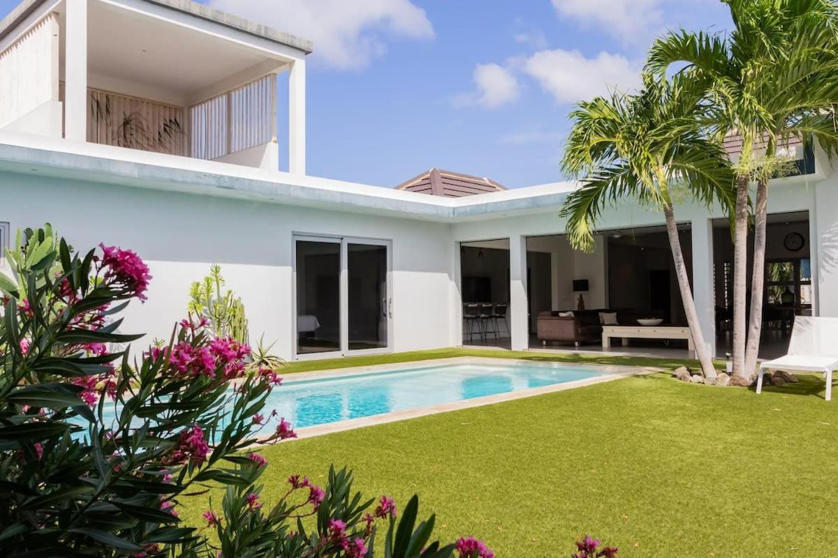 Stylish 4 Bedroom Modern Villa Design, Walking Distance From The Beach Jan Thiel Buitenkant foto